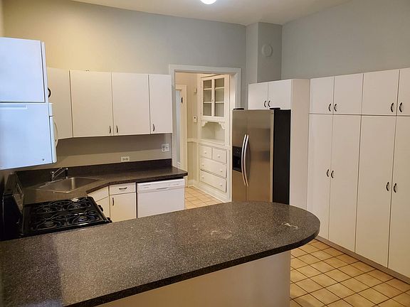 5th image of 1126 W Oakdale Ave #1