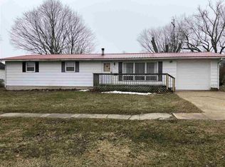305 E Main St, Lena, IL 61048