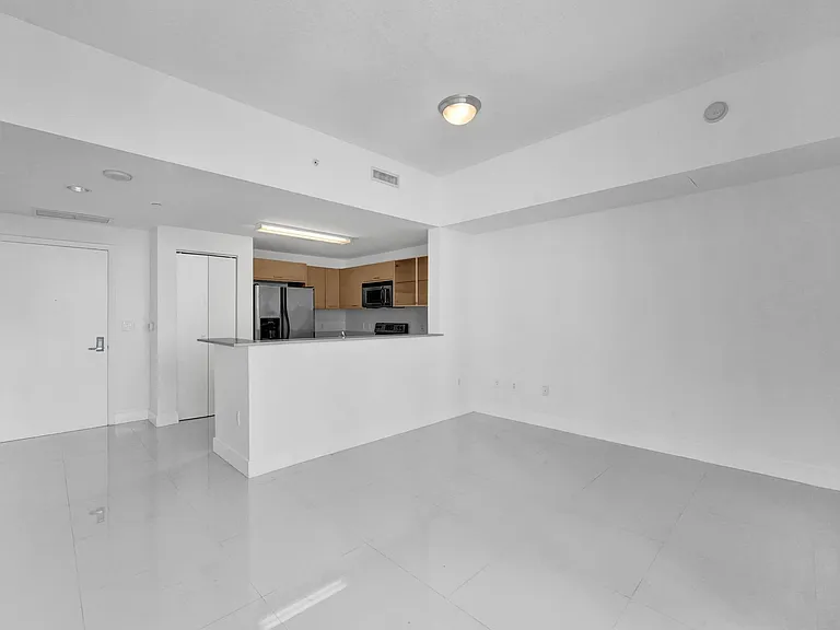350 NE 24th St #509 — Photo 29