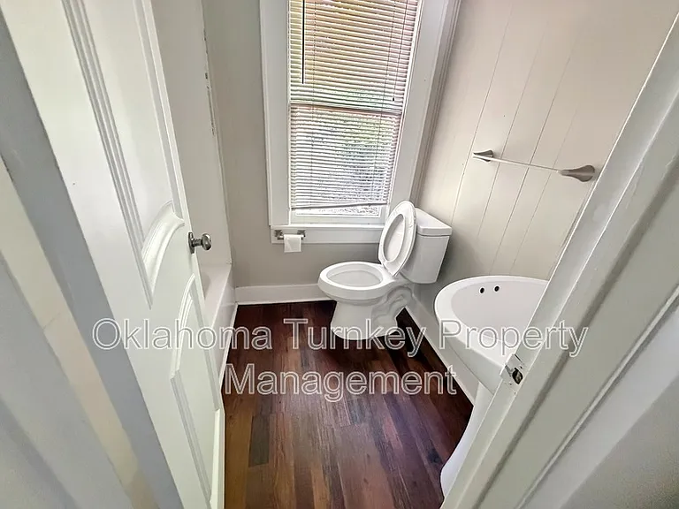 118 N Taft Ave — Photo 11