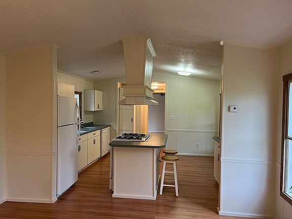 4th image of 469 Electric Ave