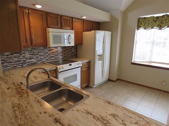 5th image of 1726 Greencastle Dr