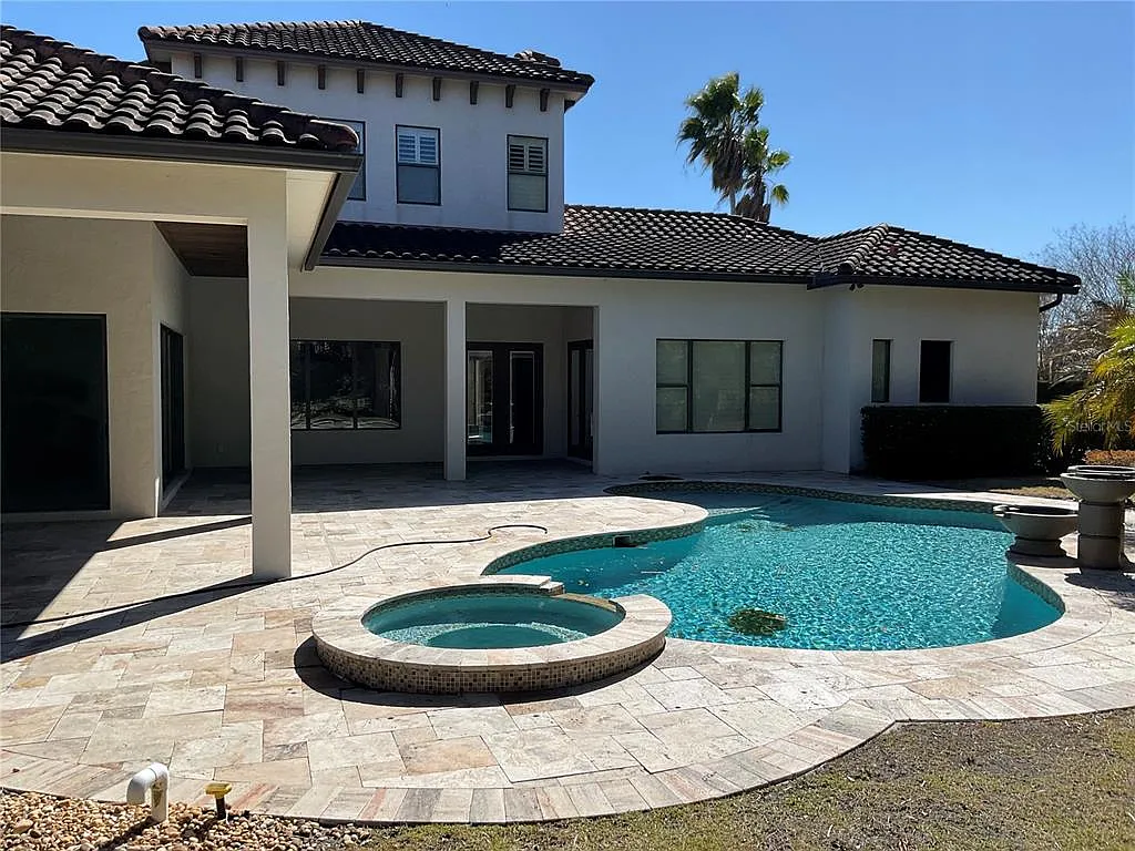 5 bed, 7.0 bath, 5205 sqft, $9,500 — Photo 3