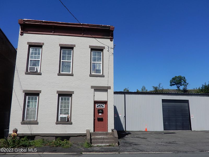 4th image of 2737 6th Avenue