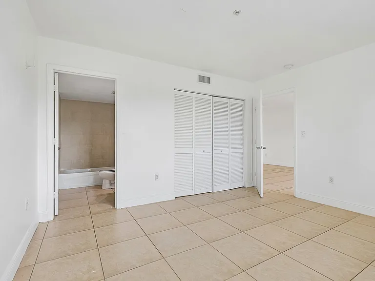 The Oaks Condominium — Photo 42