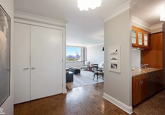 2nd image of 101 W 79th St APT 16B