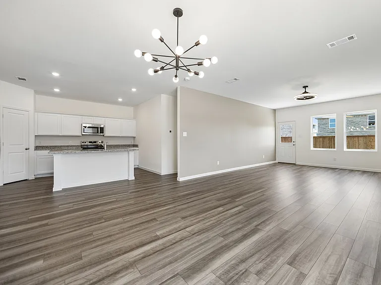 14200 Donahue St — Photo 2