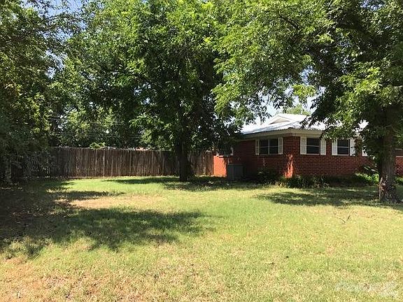 3rd image of 1011 Avenue I NW