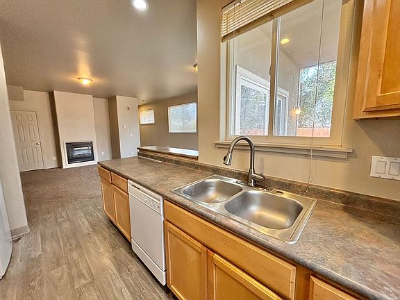 5th image of 14 SE McKinley Ave Unit 1