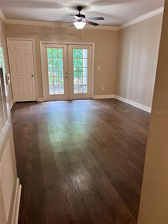206 E South St — Photo 3