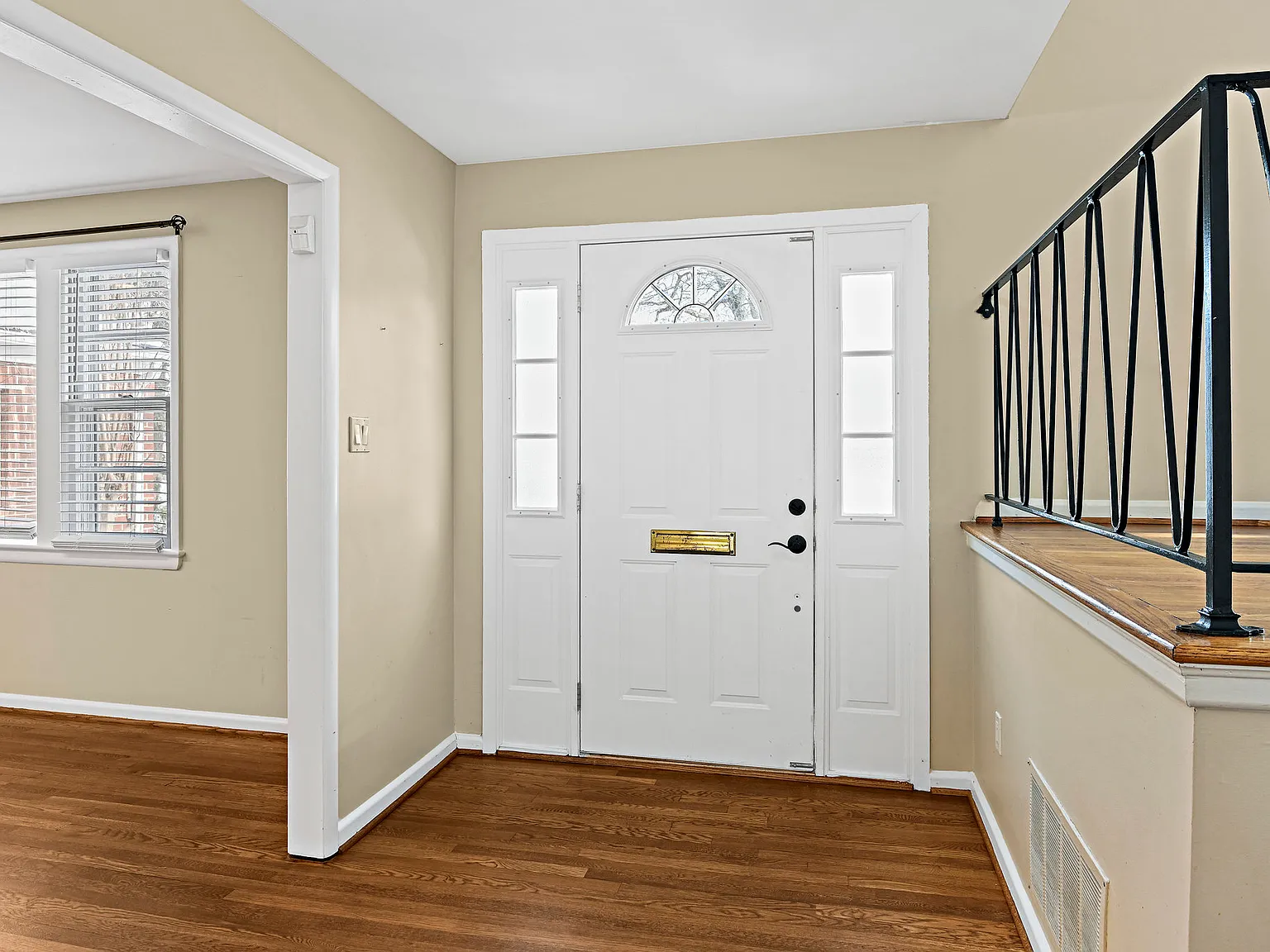 4 bed, 2.5 bath, 2404 sqft, $4,650 — Photo 4