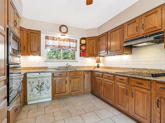 4th image of 6 Parkrose Ct