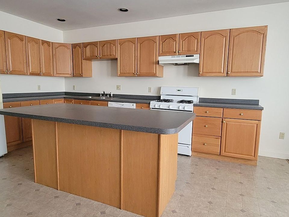 1st image of 170 Bradford St #2S