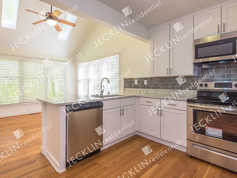 12515 Cutler Ridge Dr — Photo 4