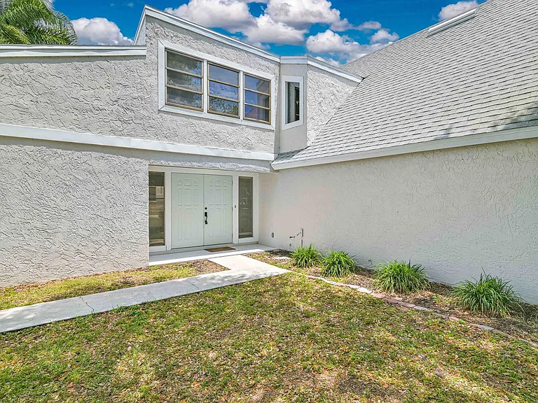 17337 Phlox Dr — Photo 2