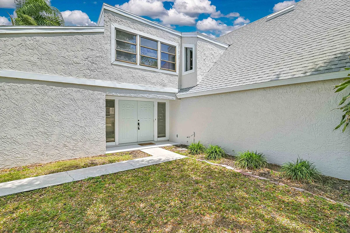 Building Photo - 17337 Phlox Dr