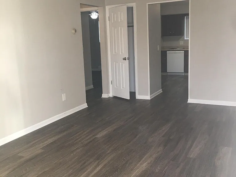 Delaware Apartments — Photo 9