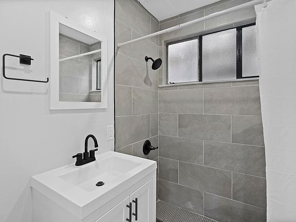 4th image of 11825 Iowa Ave APT 2