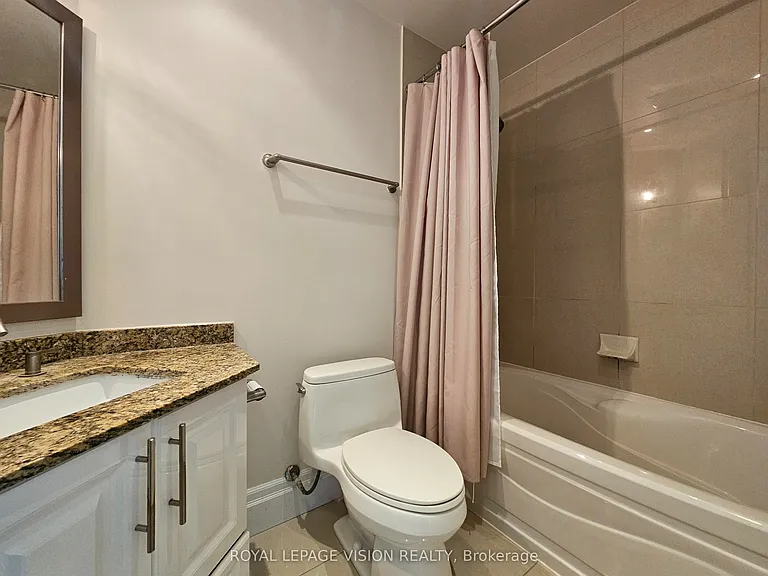 16 Harbour St #3810 — Photo 17