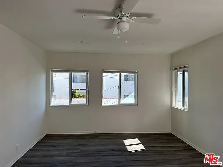 342 1/2 S Serrano Ave — Photo 3