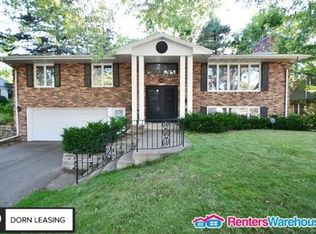 200 Lawn Ter, Golden Valley, MN 55416