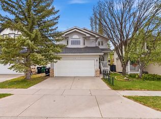 3271 W Douglasdale Blvd SE, Calgary, AB T2Z3A8