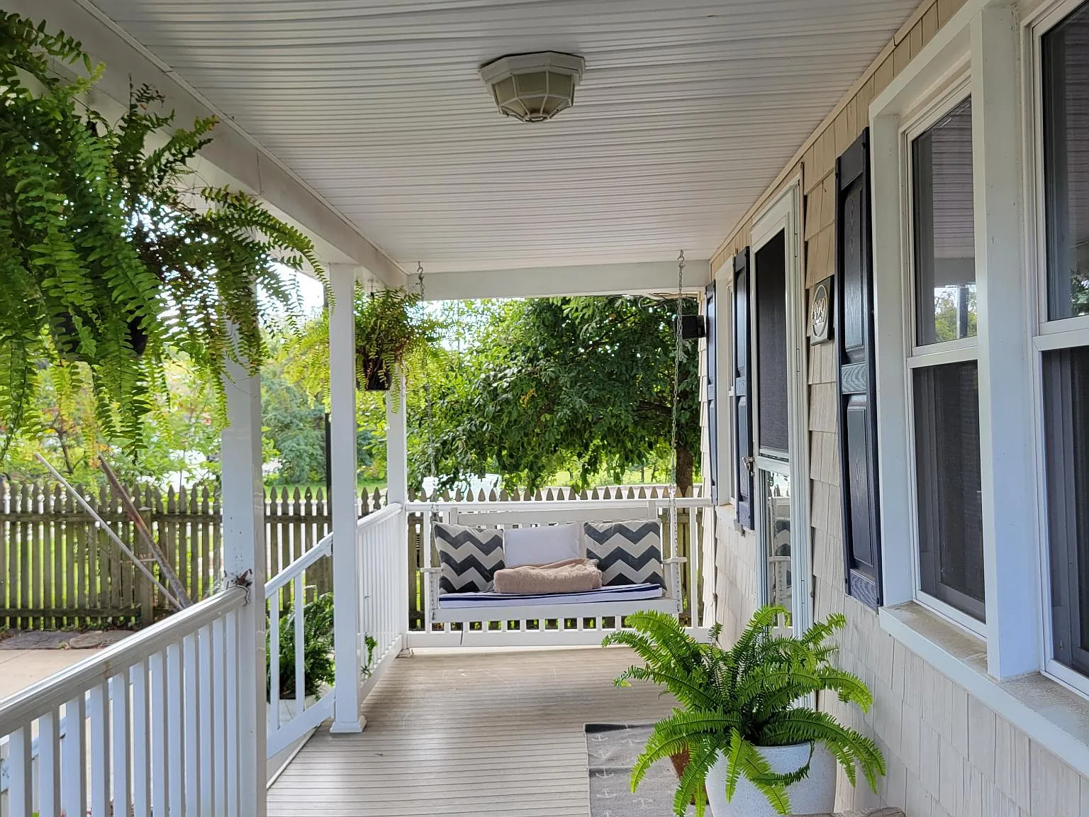 329 Locust Ave — Photo 2