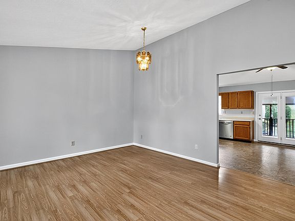 4th image of 920 Wyndham Hills Dr