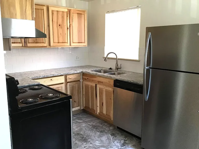 1350 Columbine St — Photo 1