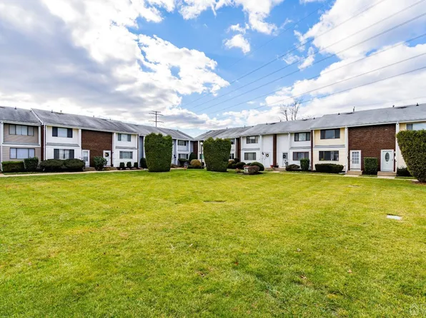 11 Quincy Cir #H, Dayton, NJ 08810