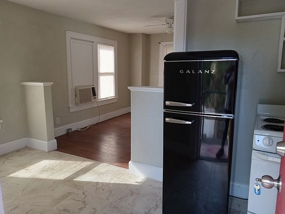 4th image of 1040 7th St S #1/2