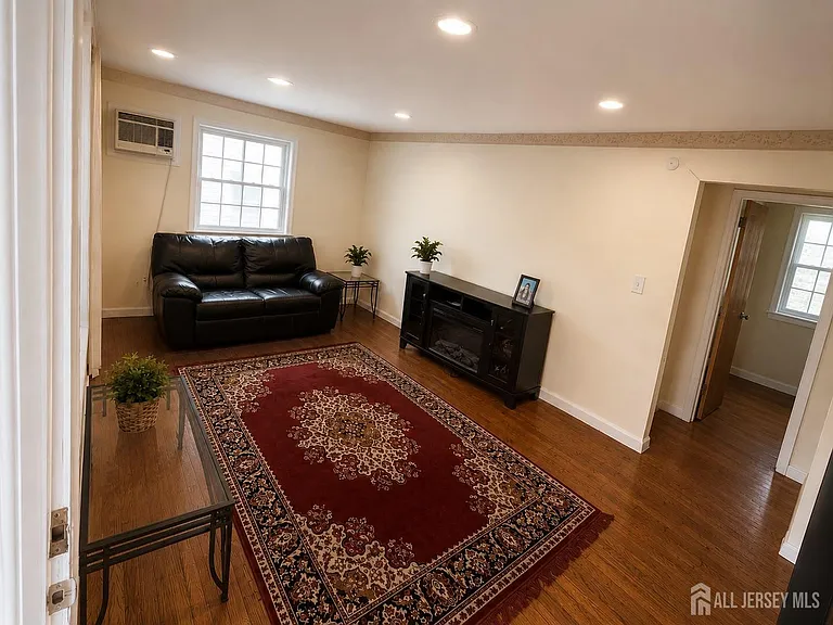 89 Oak Ln — Photo 6