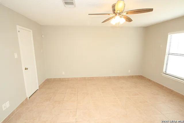 7807 Pecan Hts — Photo 23