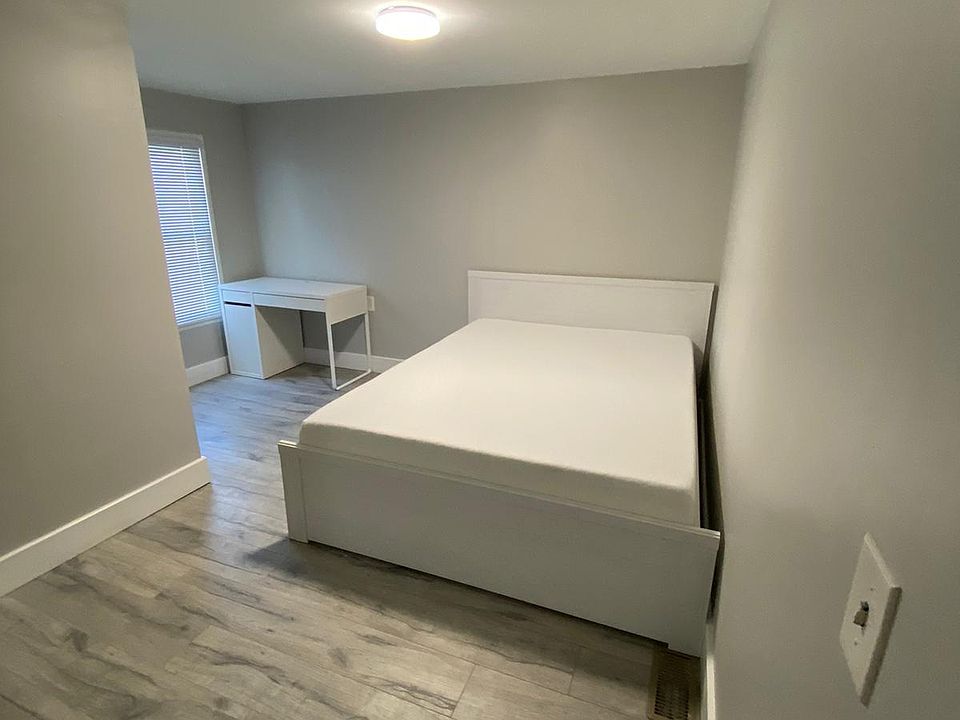 2nd image of 550 Rosedale Ave