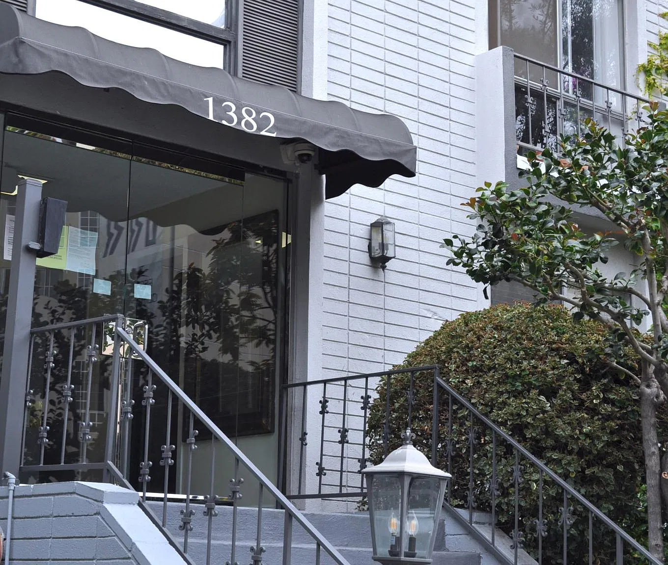 1382 Kelton Ave Los Angeles, CA 90024 — Photo 2