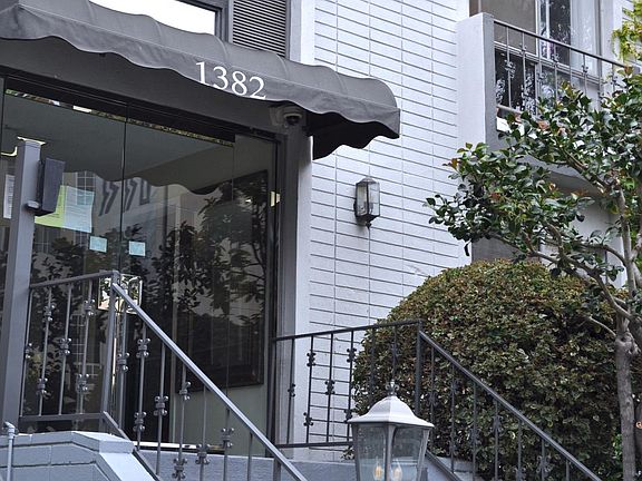 2nd image of 1382 Kelton Ave APT 202