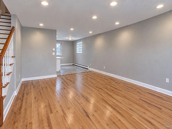 3rd image of 276 Swinton Avenue