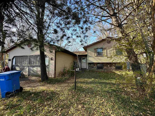 1867 Spring Rd, Stoughton, WI 53589