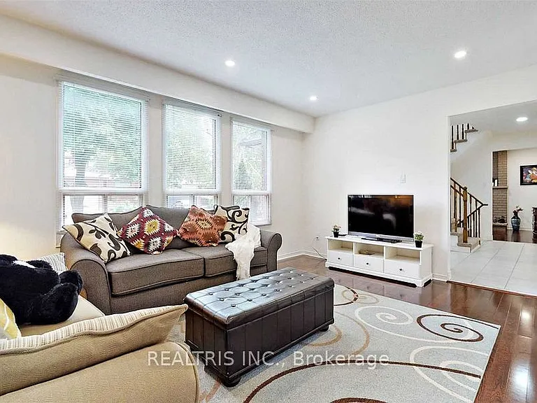 68 Gretman Cres — Photo 6
