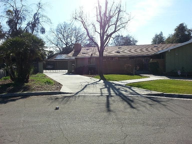 2nd image of 1337 W Roberts Ave