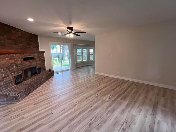 5th image of 3852 S Hillcrest Avenue