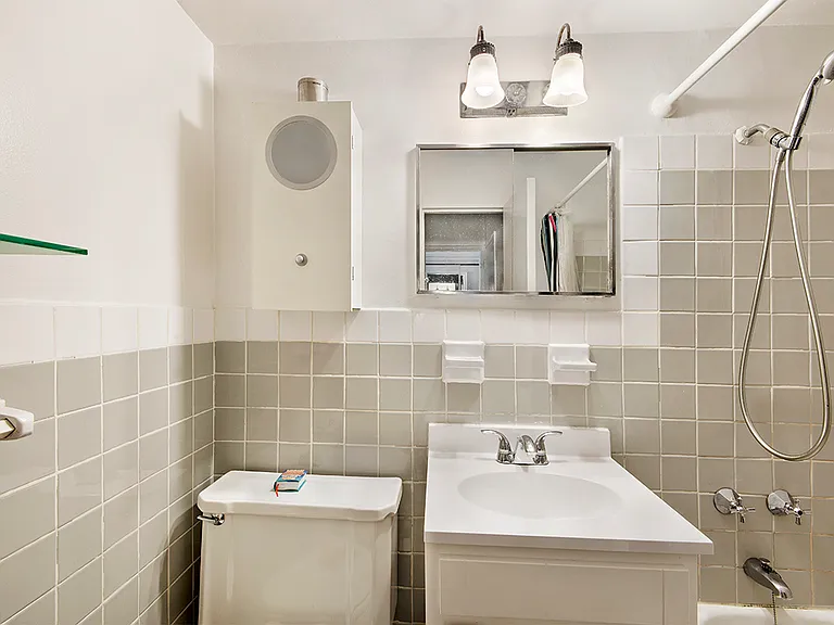 411 E 53rd St #12J — Photo 5