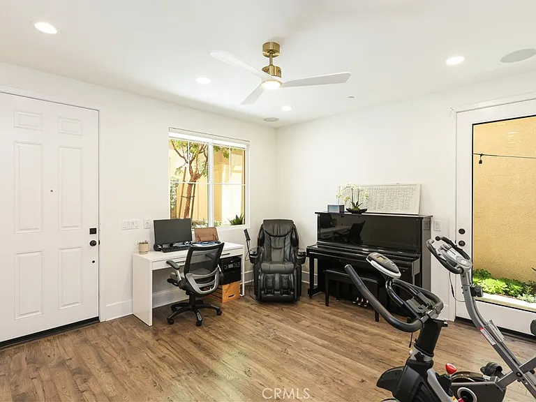 793 Banyan Way — Photo 33