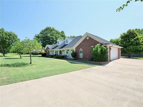 2nd image of 15410 Richmar Cir