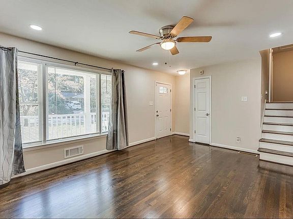 5th image of 1709 Rock Valley Dr