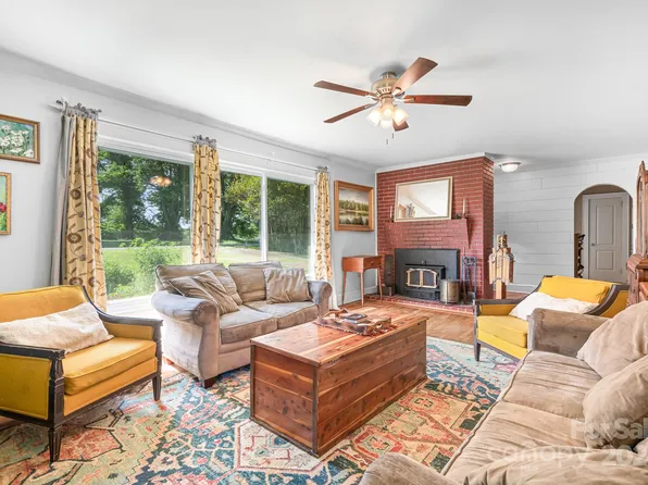 233 Alexis Lucia Rd, Alexis, NC 28006
