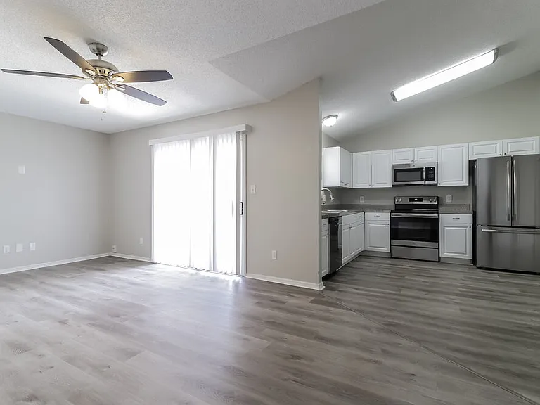 1034 Gore Dr — Photo 4