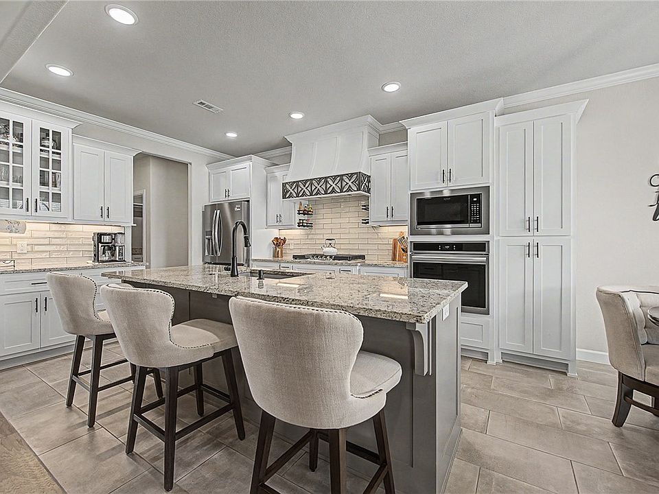 1st image of 902 Budrio Ave