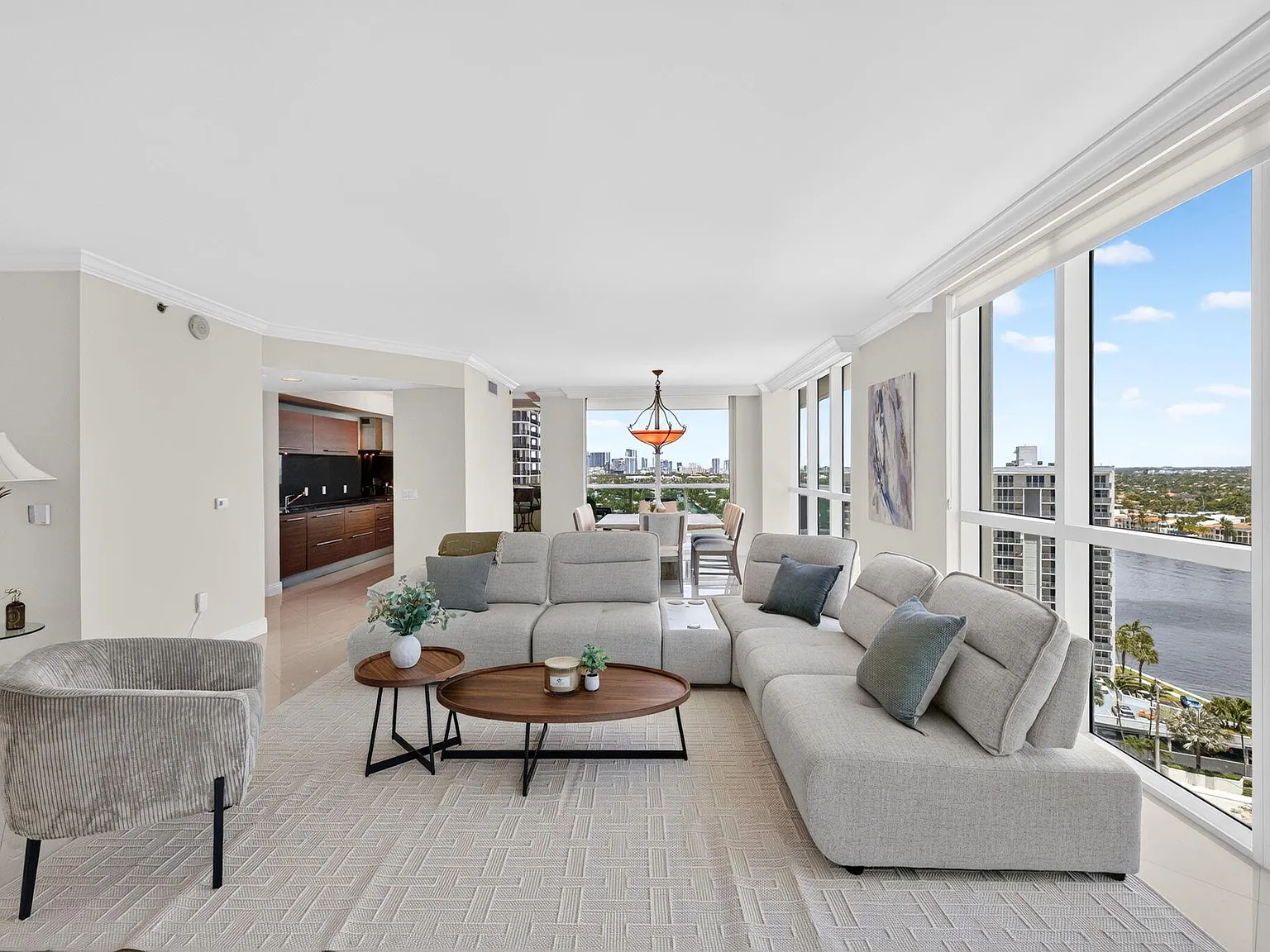 2 bed, 2.0 bath, 1905 sqft, $9,500 — Photo 2