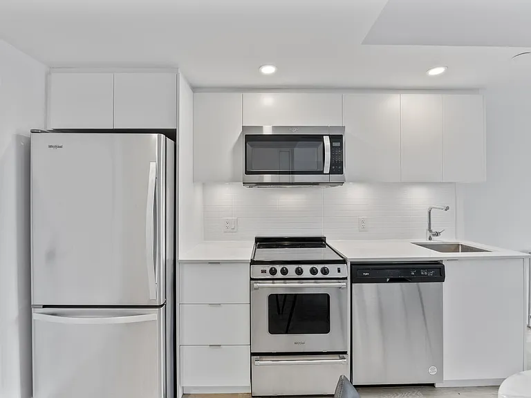 480 Wilson Ave — Photo 11